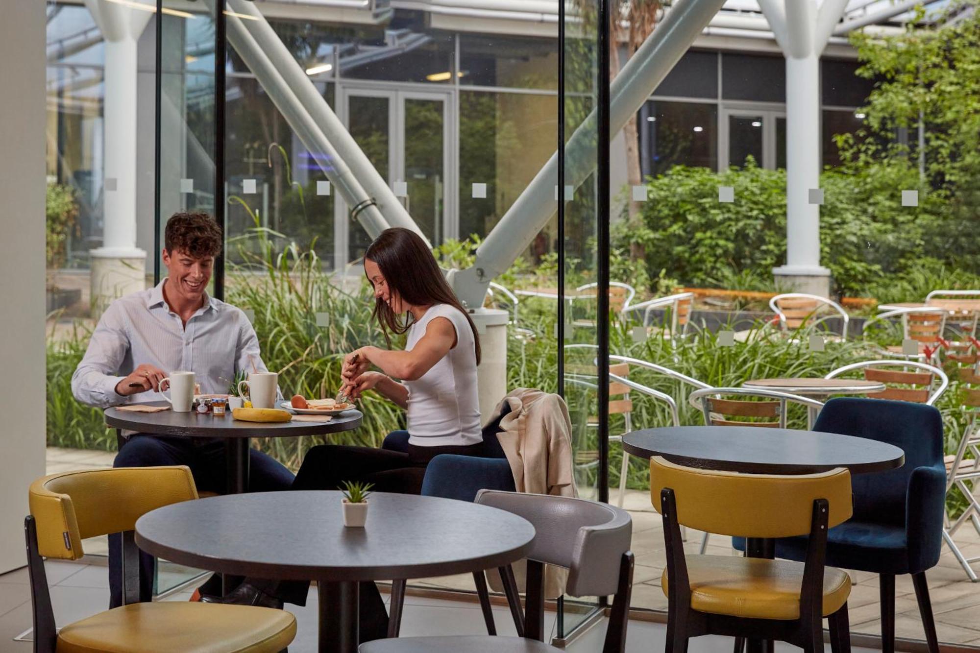 Adagio London Aparthotel 4*