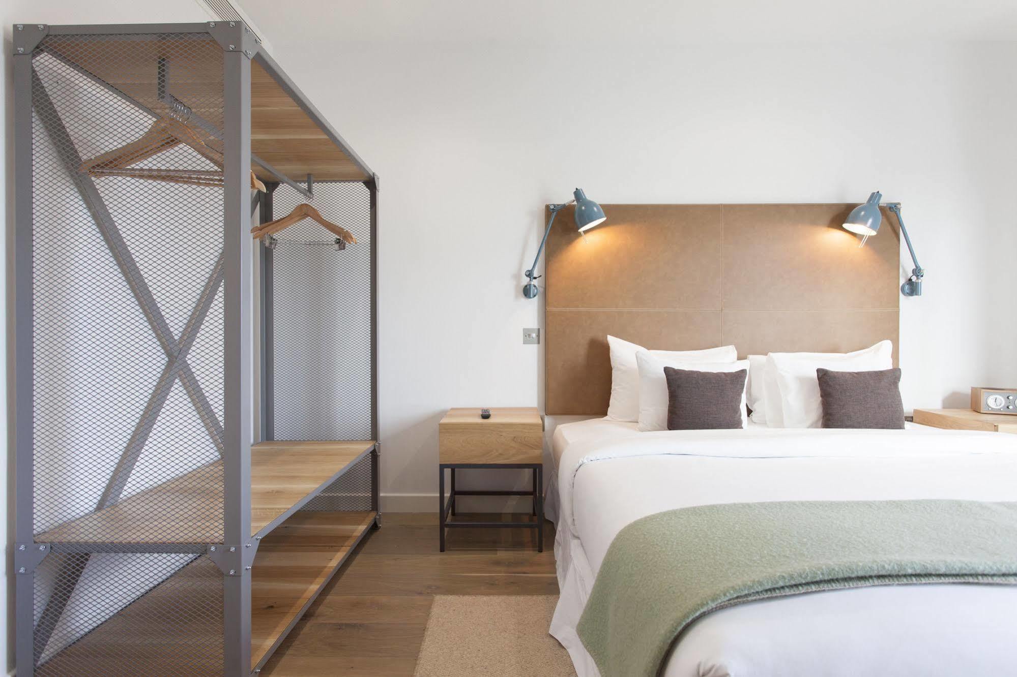 Adagio London 4*